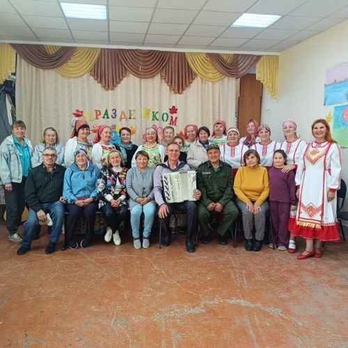 Аплодисменты для Льва Яковлева: как гитара объединила поколения