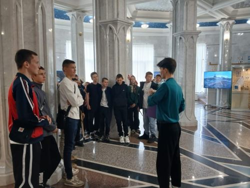 Октябрьский балалары Казан Кремлендә сәяхәттә булдылар