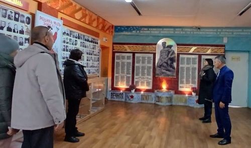 Волонтеры из Верхнего Услона посетили мемориал в Суслонгере