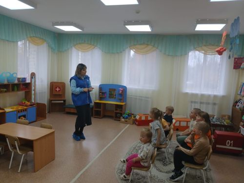 Беседы о ПДД в Шеланговской школе: безопасность в осенне-зимний период