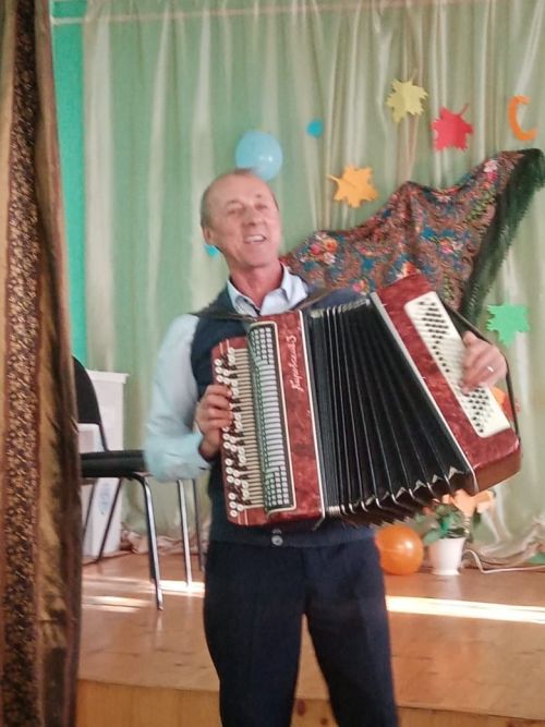 Вокальный коллектив «Надежда» выступил на празднике для пожилых людей