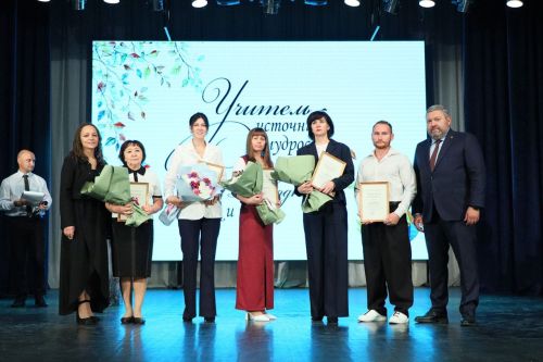 День учителя в Верхнем Услоне: награды и планы строительства школы