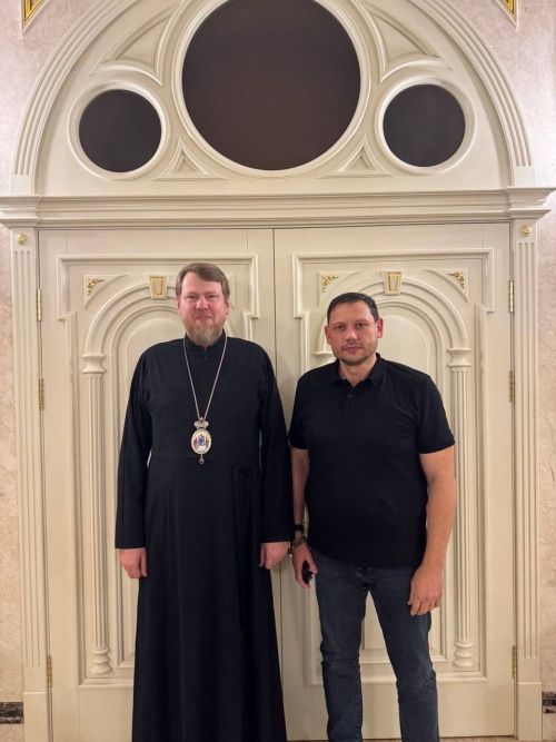 Максим Лядов передал икону Митрополиту Казанскому Кириллу