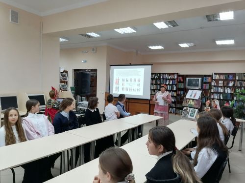 Школьники в Верхнем Услоне изучили народные костюмы по Пушкинской карте
