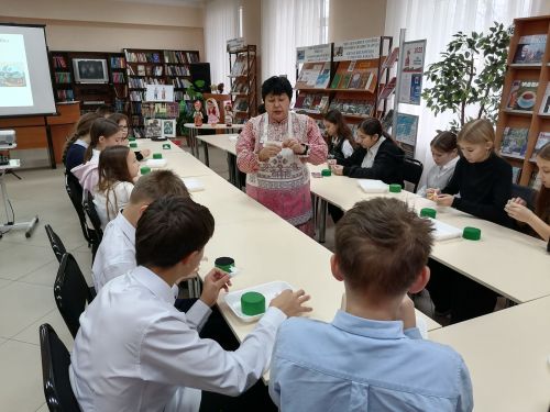 Школьники в Верхнем Услоне изучили народные костюмы по Пушкинской карте