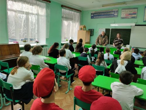 Урок мужества ко Дню Героев Отечества прошёл в Печищинской школе