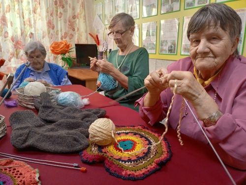 В Верхнеуслонском доме-интернате прошли душевные посиделки с вязанием