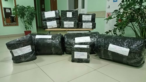 Жители Кильдеева собрали посылки и сплели сети для участников СВО