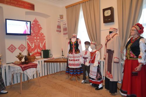Славянское единство под зимним небом: в купаловском доме зажгли первую звезду