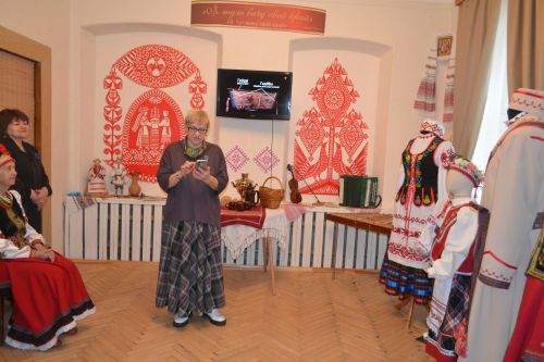 Славянское единство под зимним небом: в купаловском доме зажгли первую звезду