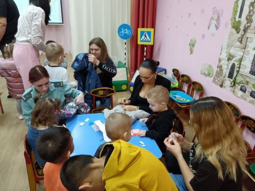 Верхнеуслонским дошкольникам показали, как фликеры спасают в темноте