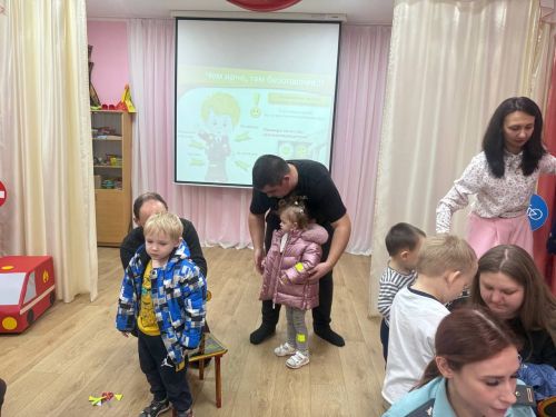 Верхнеуслонским дошкольникам показали, как фликеры спасают в темноте