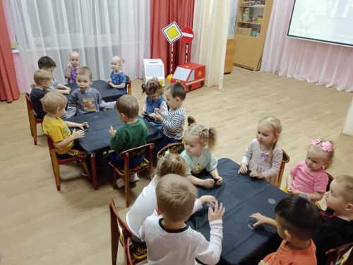 Верхнеуслонским дошкольникам показали, как фликеры спасают в темноте
