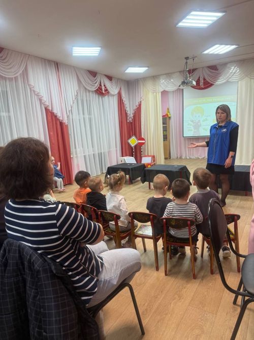 Верхнеуслонским дошкольникам показали, как фликеры спасают в темноте