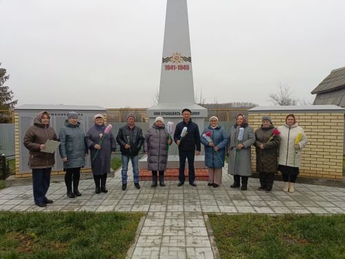 В Кильдееве прошел митинг памяти в День неизвестного солдата