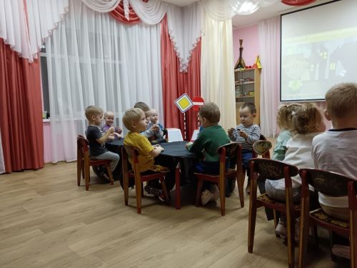 Верхнеуслонским дошкольникам показали, как фликеры спасают в темноте