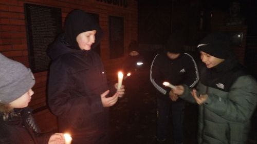 Урок мужества «Гордимся славою героев» прошёл у мемориала в Ямбулатове
