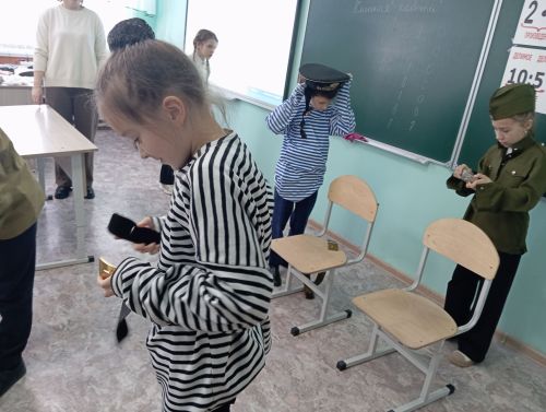 В Верхнем Услоне гимназистам провели патриотический час «Держава армией крепка»