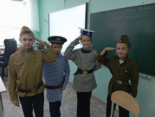 В Верхнем Услоне гимназистам провели патриотический час «Держава армией крепка»
