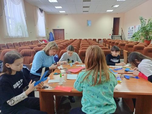 В Макулове провели мастер класс «Мы для папы мастерим»