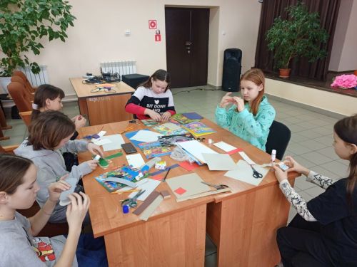 В Макулове провели мастер класс «Мы для папы мастерим»