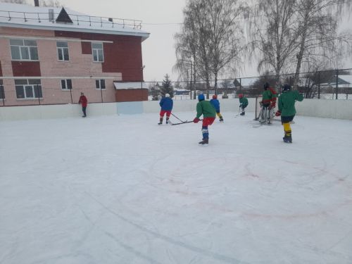 В Макулове продолжается хоккейный турнир