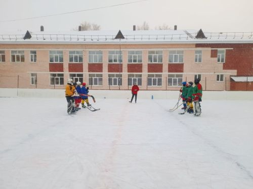 В Макулове продолжается хоккейный турнир