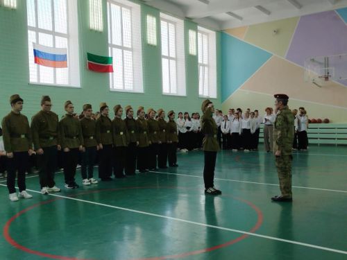 Гимназиядә строй һәм җырлар конкурсы узды
