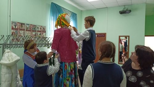 В Кильдееве прошел мастер-класс по созданию обрядовой куклы – масленицы