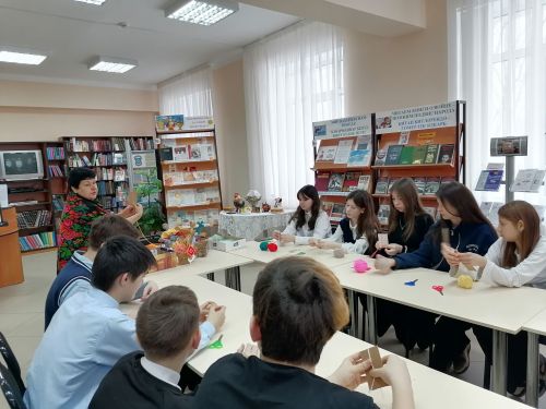 В Верхнем Услоне прошел мастер-класс по изготовлению куклы - масленицы