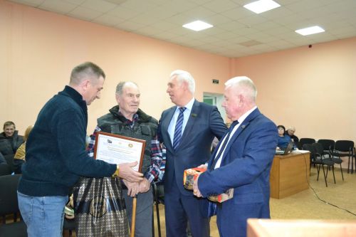 Сход в Кильдееве начался с видео-презентации о земляках, участниках СВО