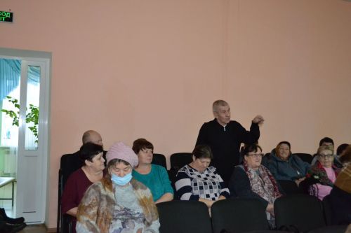 Сход в Кильдееве начался с видео-презентации о земляках, участниках СВО
