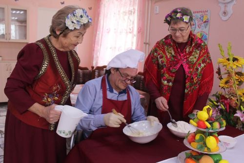 В Верхнеуслонском Доме-интернате пекли символы Масленицы