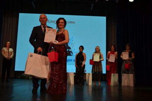 Женщины, меняющие мир: в Верхнем Услоне прошел конкурс красоты