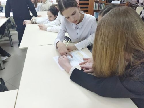 Гимназиядә Кырымга багышланган интелектуаль уен үтте