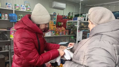 В Кильдееве прошла уличная акция «Давайте говорить друг другу комплименты»