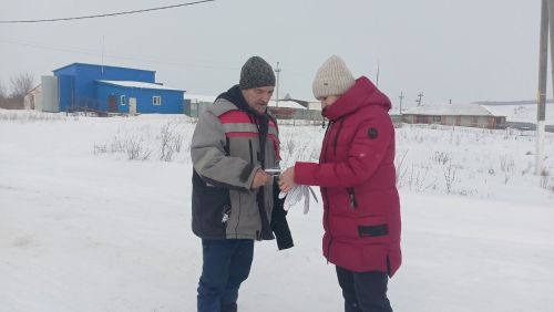 В Кильдееве прошла уличная акция «Давайте говорить друг другу комплименты»