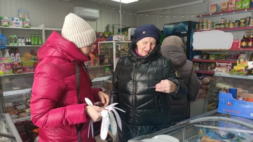 В Кильдееве прошла уличная акция «Давайте говорить друг другу комплименты»