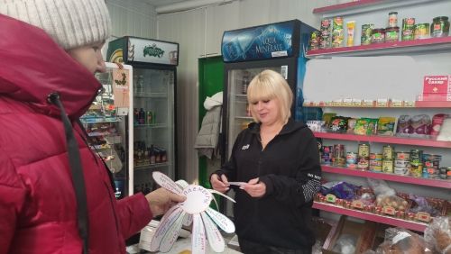 В Кильдееве прошла уличная акция «Давайте говорить друг другу комплименты»