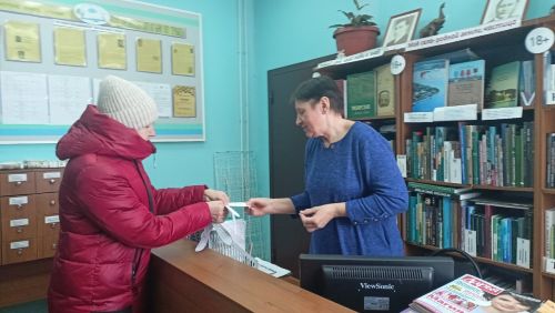 В Кильдееве прошла уличная акция «Давайте говорить друг другу комплименты»