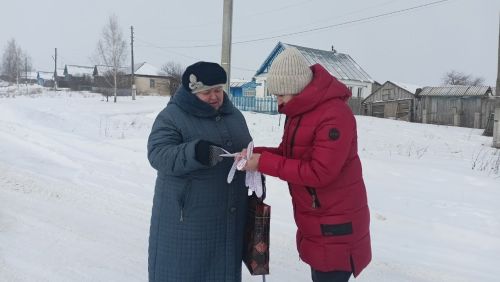 В Кильдееве прошла уличная акция «Давайте говорить друг другу комплименты»