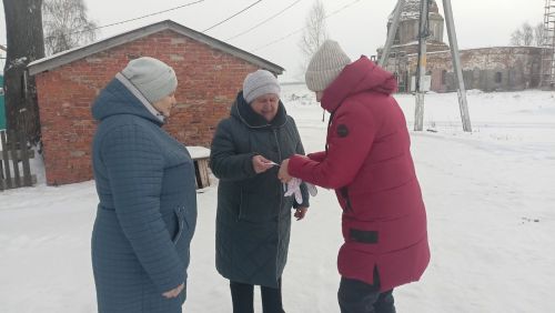В Кильдееве прошла уличная акция «Давайте говорить друг другу комплименты»