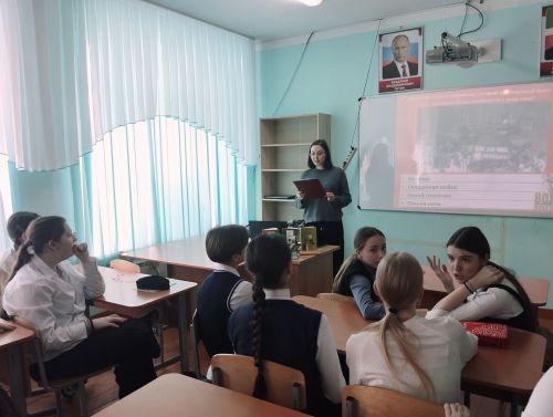 «И будут вечно живы в памяти…»: поэзия военных лет для школьников