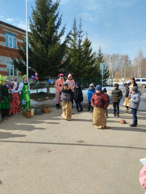 Навруз в школе: дети встретили весну