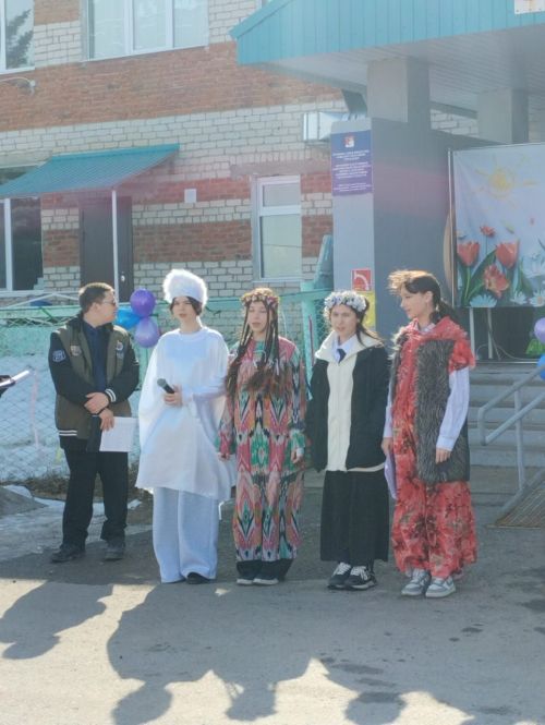 Навруз в школе: дети встретили весну