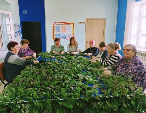 Акция «Плетём маскировочные сети для участников СВО» в селе Русское Макулово