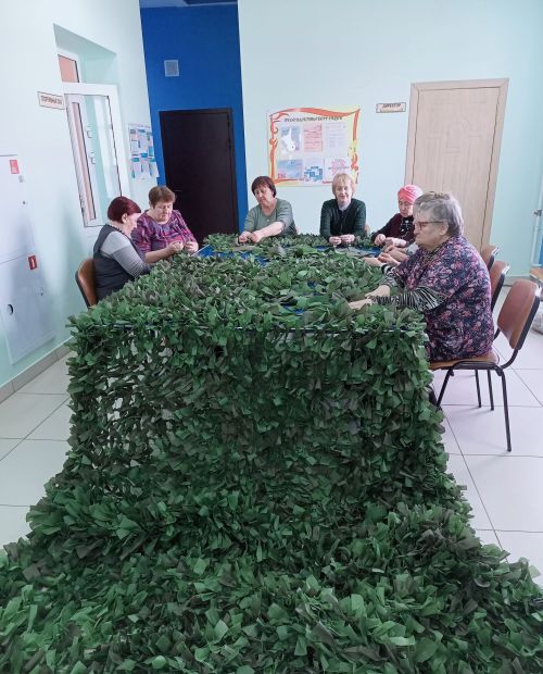 Акция «Плетём маскировочные сети для участников СВО» в селе Русское Макулово