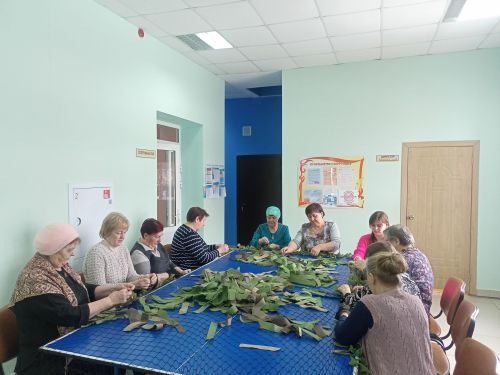 Акция «Плетём маскировочные сети для участников СВО» в селе Русское Макулово