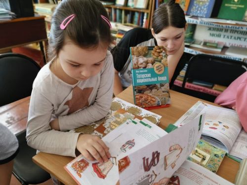 Кызыл Байракта кунакчыллыкка өйрәнделәр