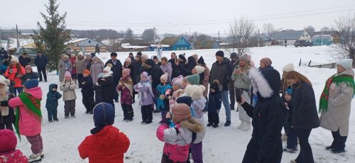 В Макулове прошли народные гуляния в честь Масленицы